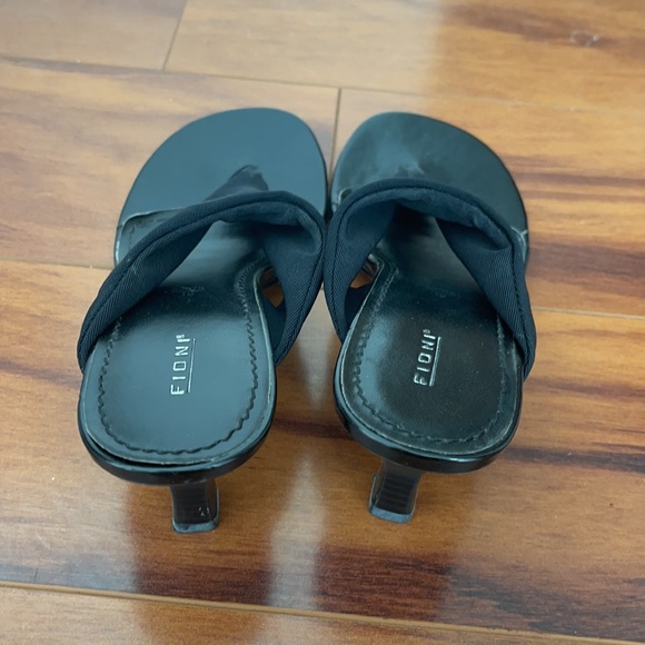 Sandals - Picture 3 of 4